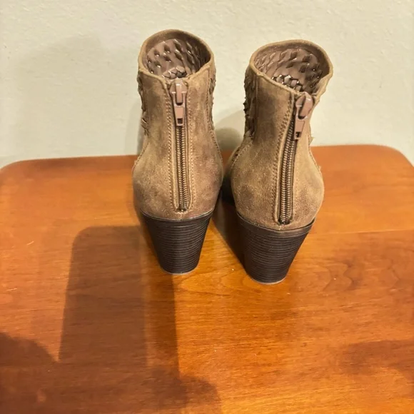 New Fergalicious Fergie Wanderer Booties Block Heel Women's Ankle Boots … - Picture 4 of 10